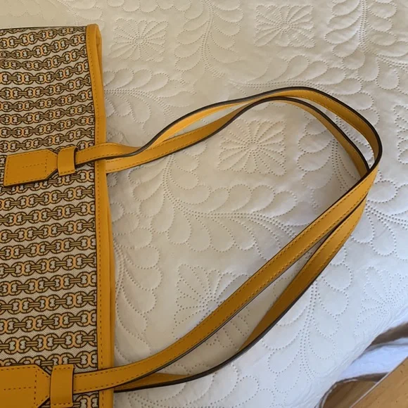 Tory Burch Gemini Link Tote - Picture 9 of 10